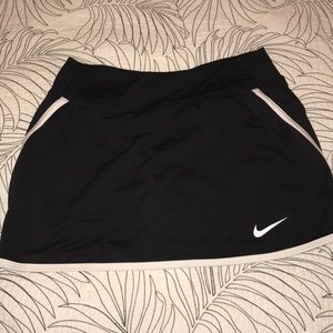 BLACK NIKE TENNIS SKIRT
